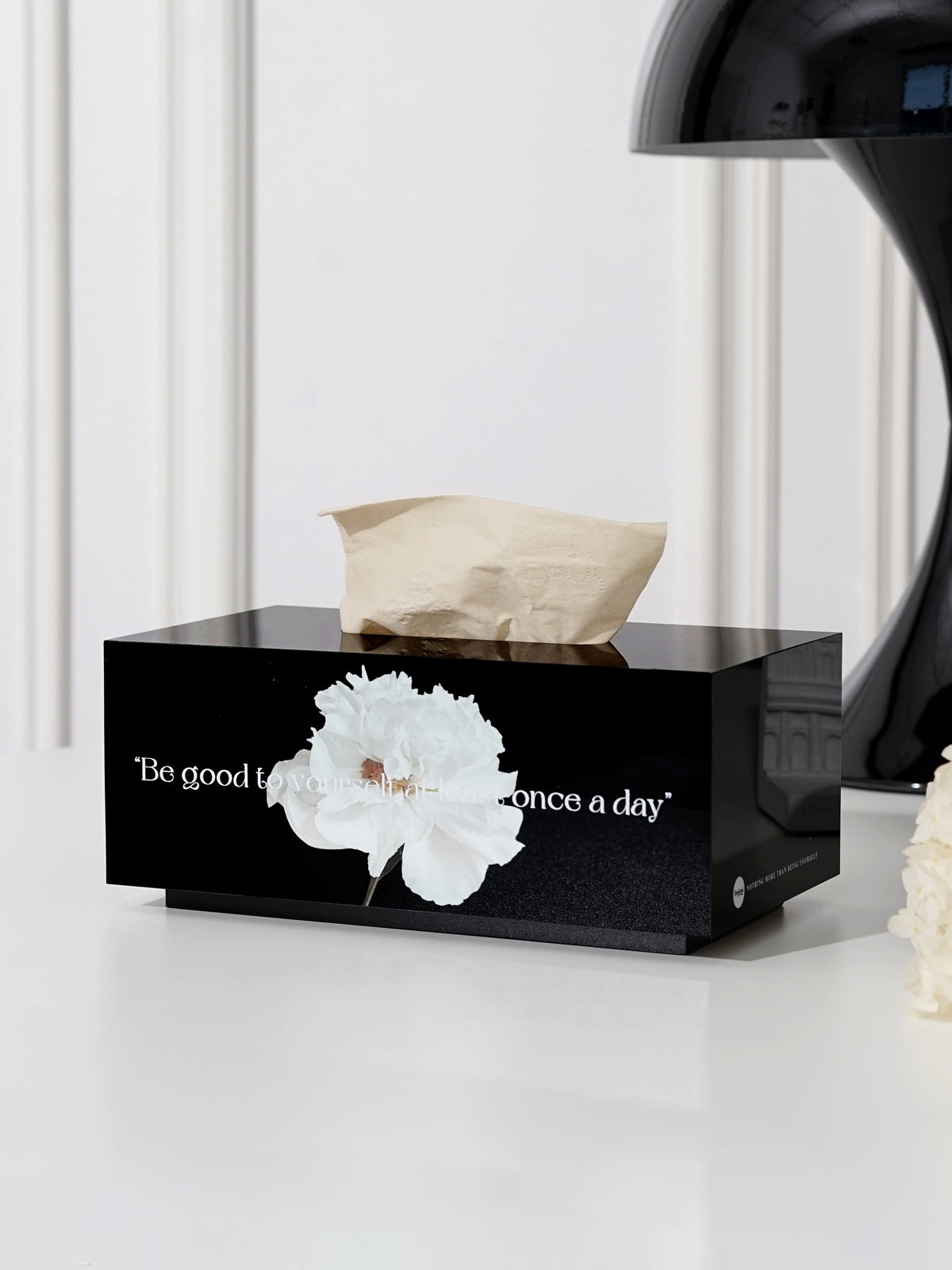 Acrylic tissue box with flower patterns: An elegant storage solution