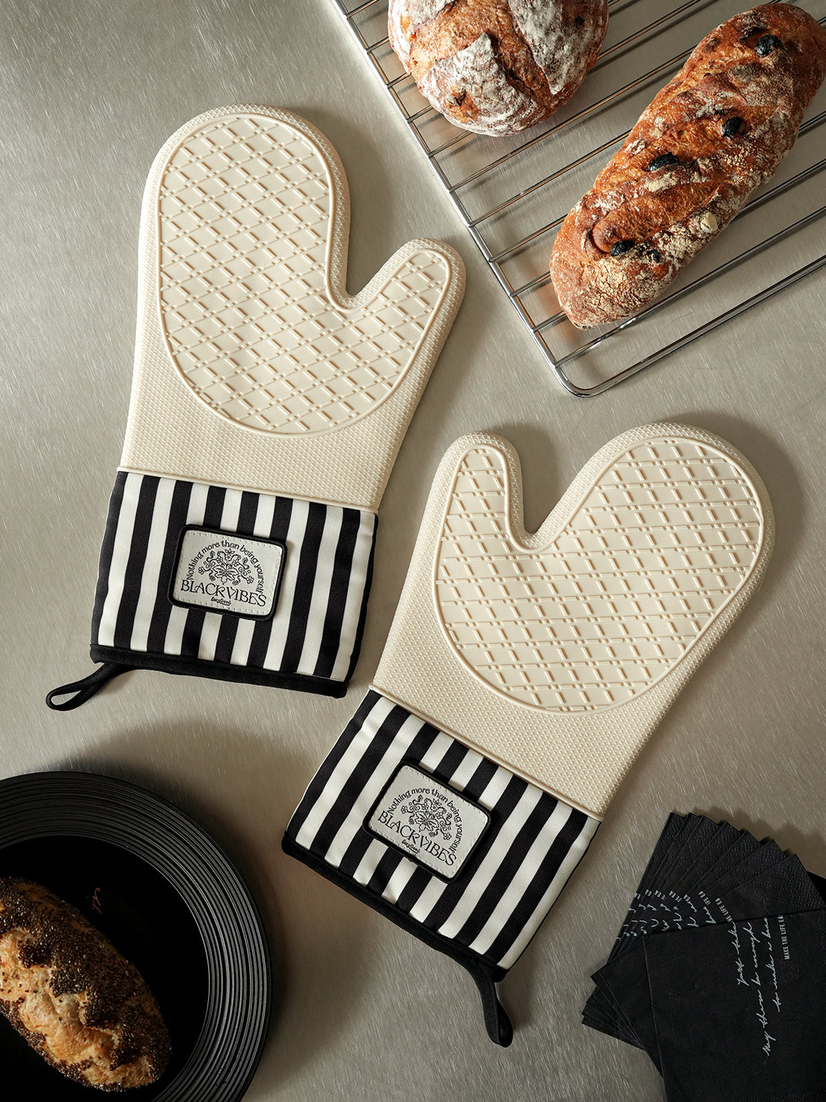 Kitchen Baking Silicone Gloves, Heat-Resistant High-Temperature Oven Gloves, Thickened Microwave-Specific Gloves