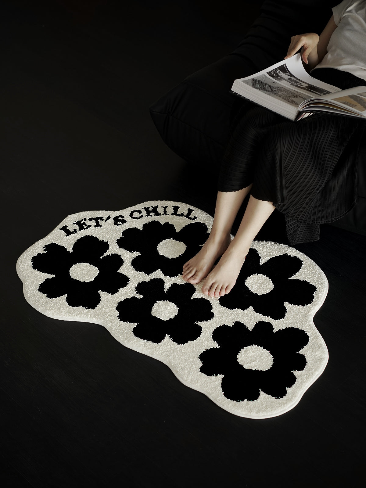 Soft & Comfy Moonlight Shape Tufted Carpet: Plush Fluffy Rug for Aesthetic Home Decor in Living Room & Bedroom