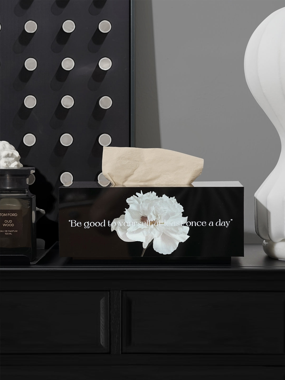Acrylic tissue box with flower patterns: An elegant storage solution