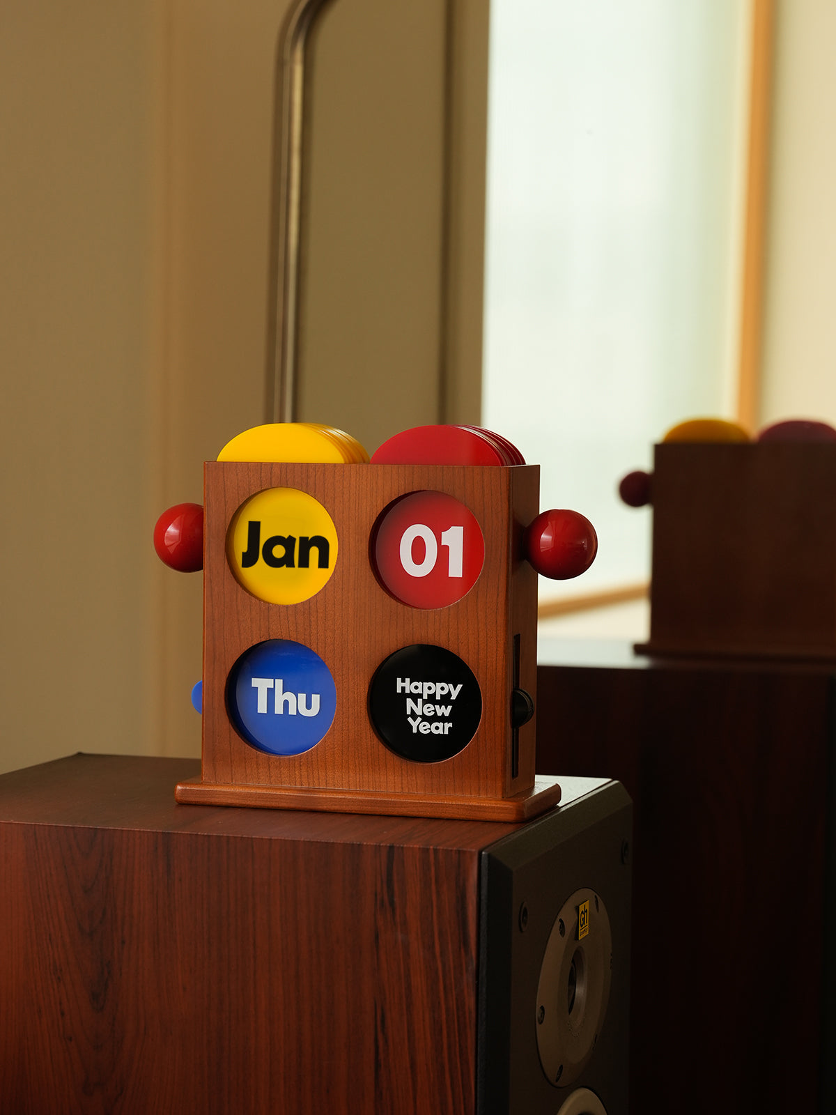 Perpetual Calendar Desk Wood Stand with Acrylic Cards – Bauhaus-Inspired Home & Office Decor, Modern Minimalist Design, Perfect for Gifting, Christmas & New Year, Living Room, Bedroom, Desk, Home Office Use