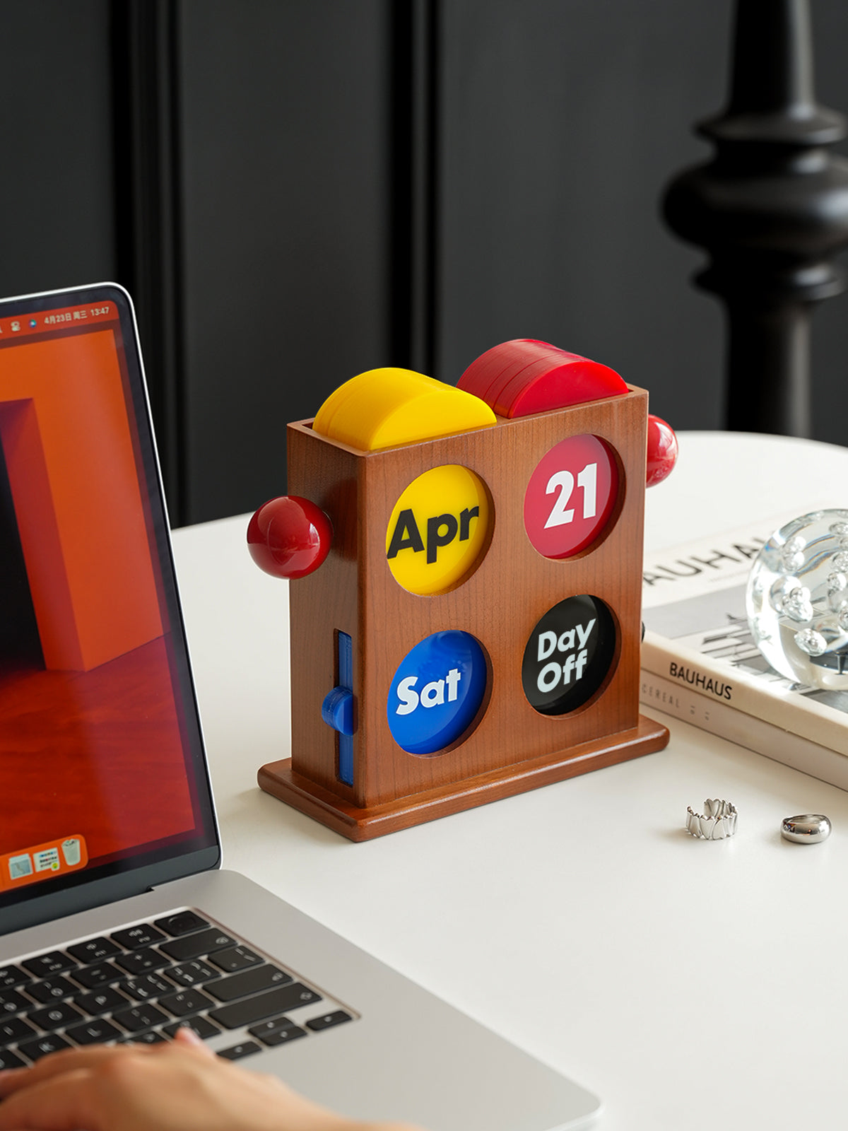 Perpetual Calendar Desk Wood Stand with Acrylic Cards – Bauhaus-Inspired Home & Office Decor, Modern Minimalist Design, Perfect for Gifting, Christmas & New Year, Living Room, Bedroom, Desk, Home Office Use