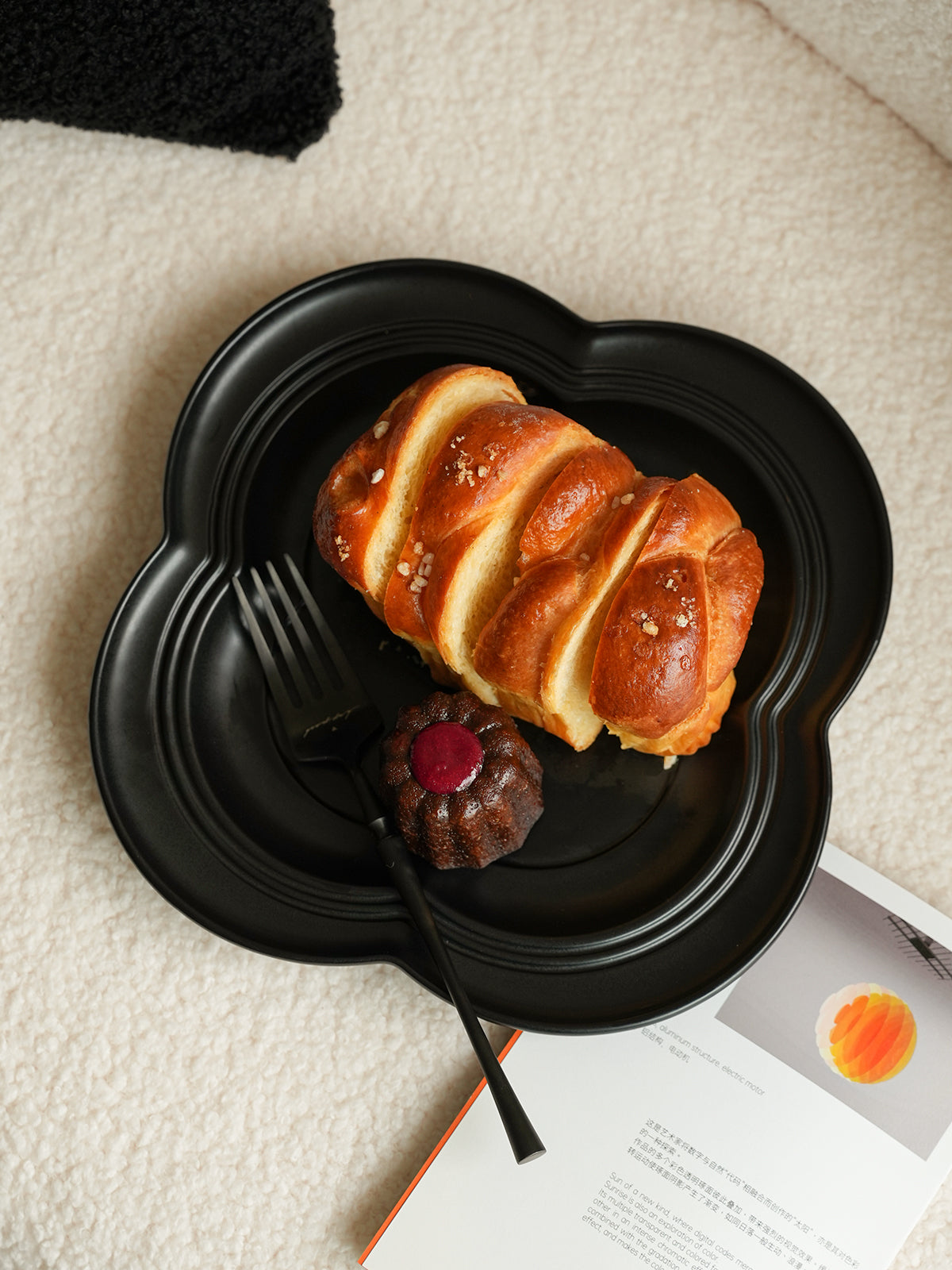 9" Dinner Plates, Premium Glossy Black Ceramic. Suitable for dessert, salad, appetizer, small lunch, breakfast, steak. Dishwasher and microwave safe. Ideal for Michelin-level presentation.