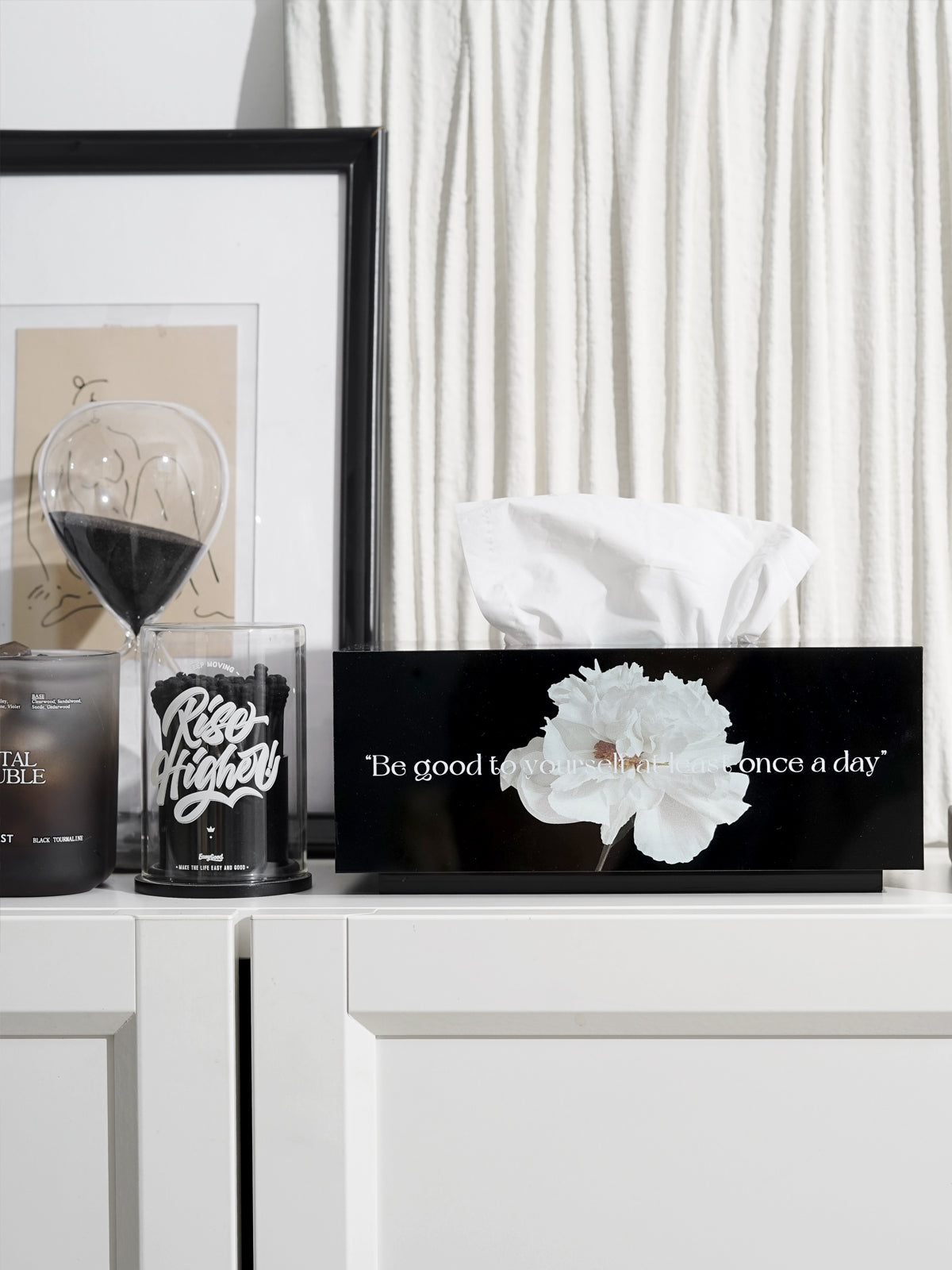 Acrylic tissue box with flower patterns: An elegant storage solution