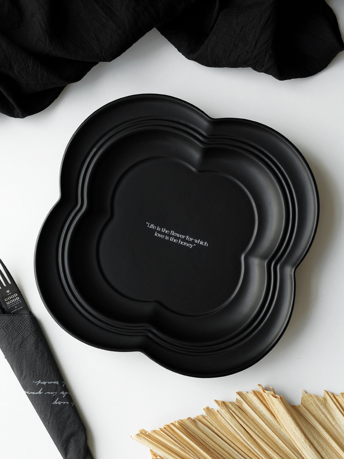 9" Dinner Plates, Premium Glossy Black Ceramic. Suitable for dessert, salad, appetizer, small lunch, breakfast, steak. Dishwasher and microwave safe. Ideal for Michelin-level presentation.