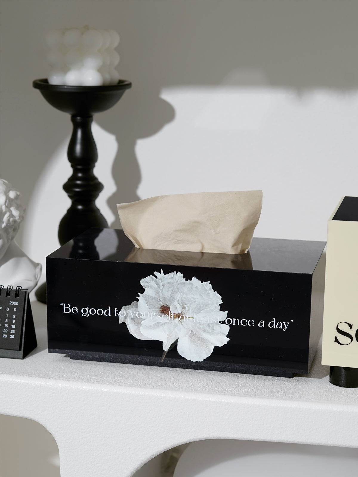 Acrylic tissue box with flower patterns: An elegant storage solution