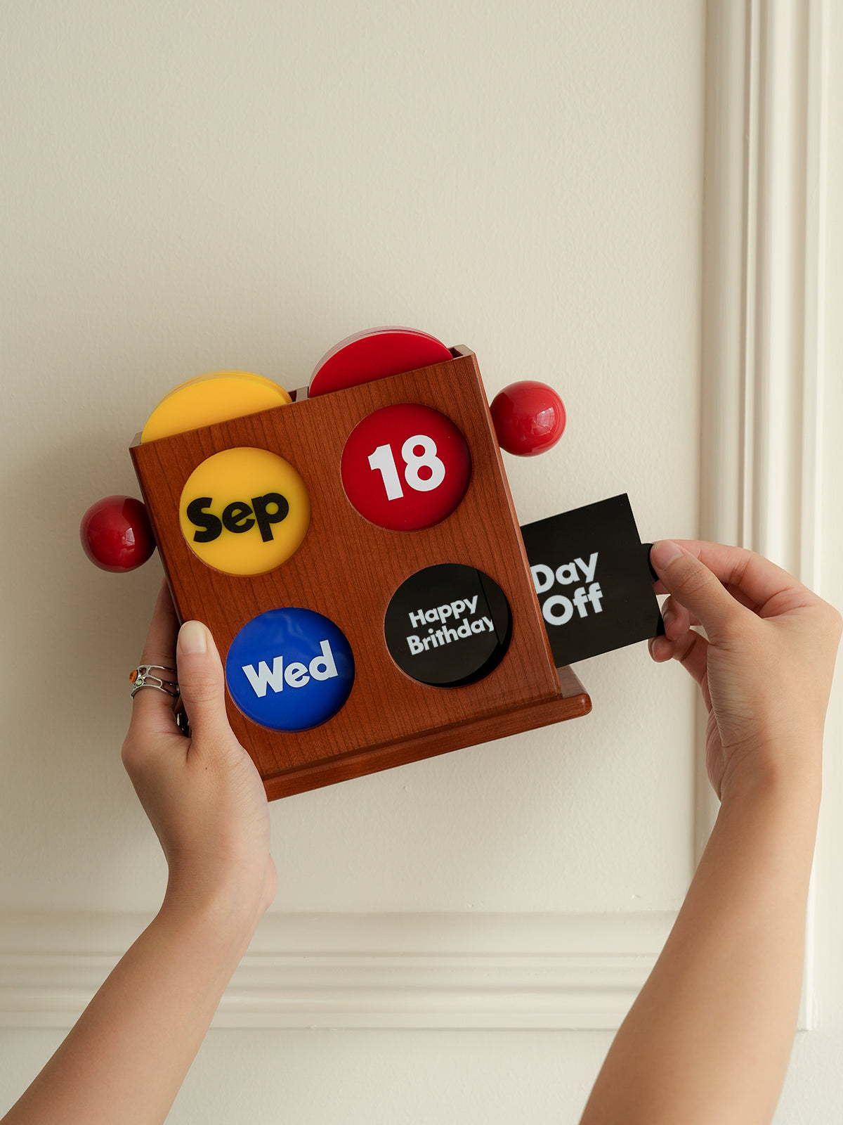 Perpetual Calendar Desk Wood Stand with Acrylic Cards – Bauhaus-Inspired Home & Office Decor, Modern Minimalist Design, Perfect for Gifting, Christmas & New Year, Living Room, Bedroom, Desk, Home Office Use