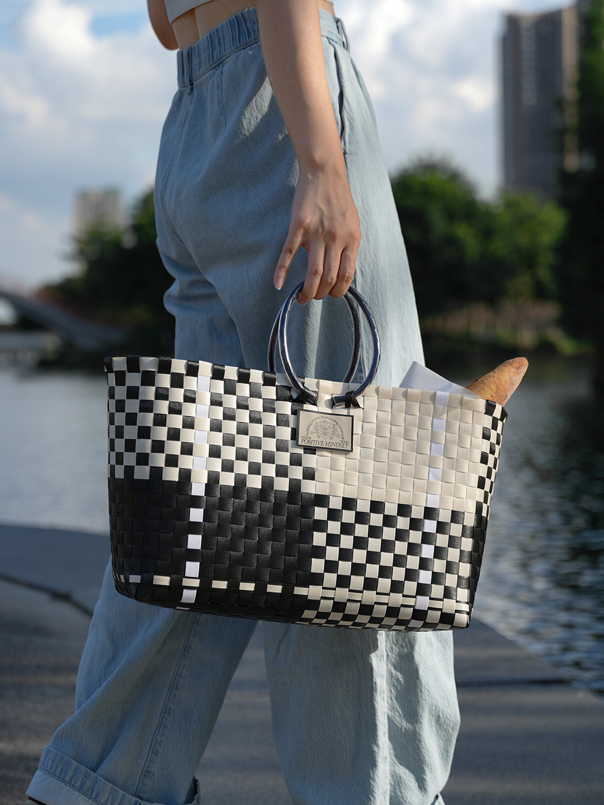 Handwoven Acrylic Tote Basket，Perfect for Market & Beach