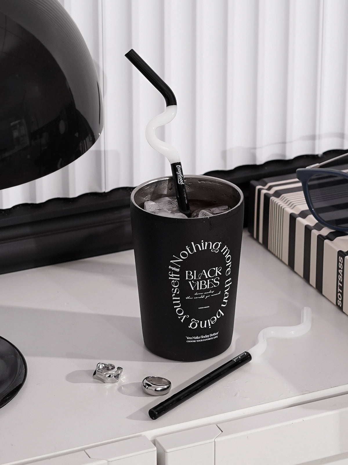 Reusable Bent Glass Straw, High Borosilicate Glass Straw for Adults and Kids, Suitable for Smoothies, Milk, Water, Juice, and Coffee
