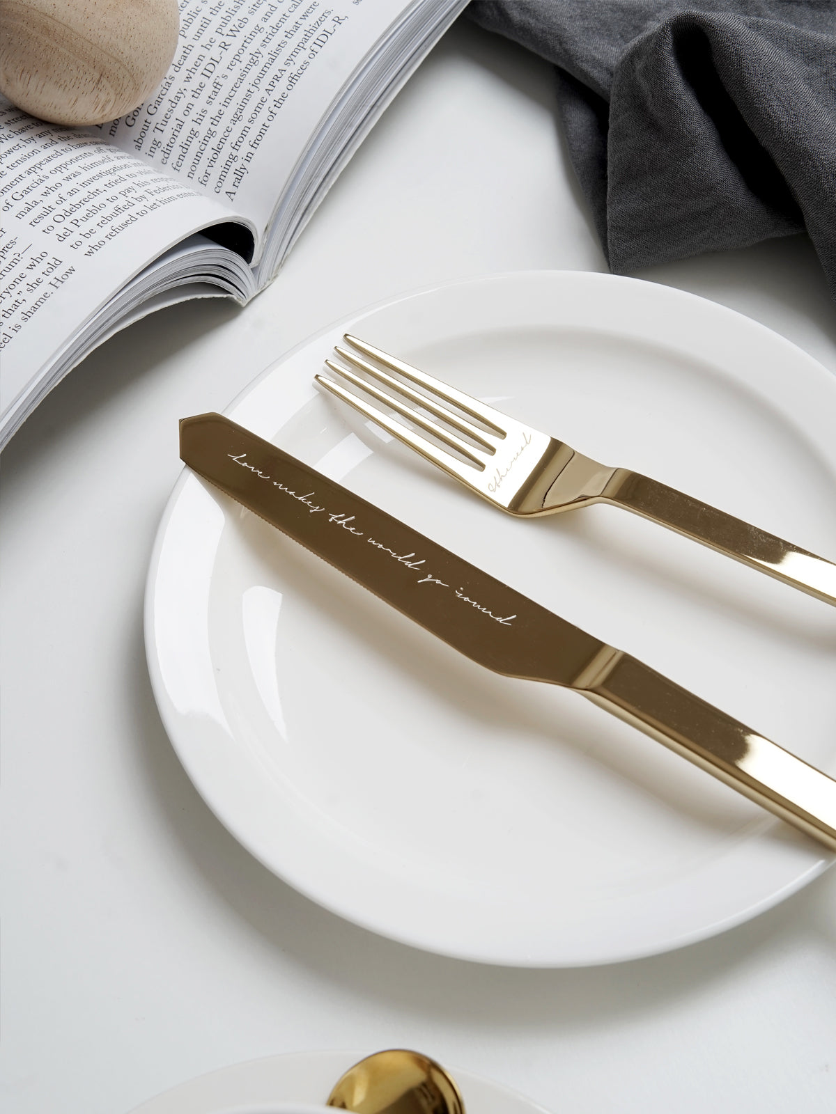 Unique & Beautiful Flatware Set - Golden Polished Stainless Steel Utensils Service For 3, with Dinner Knife, Dinner Spoon, Dinner Fork, 3 Piece Place Setting