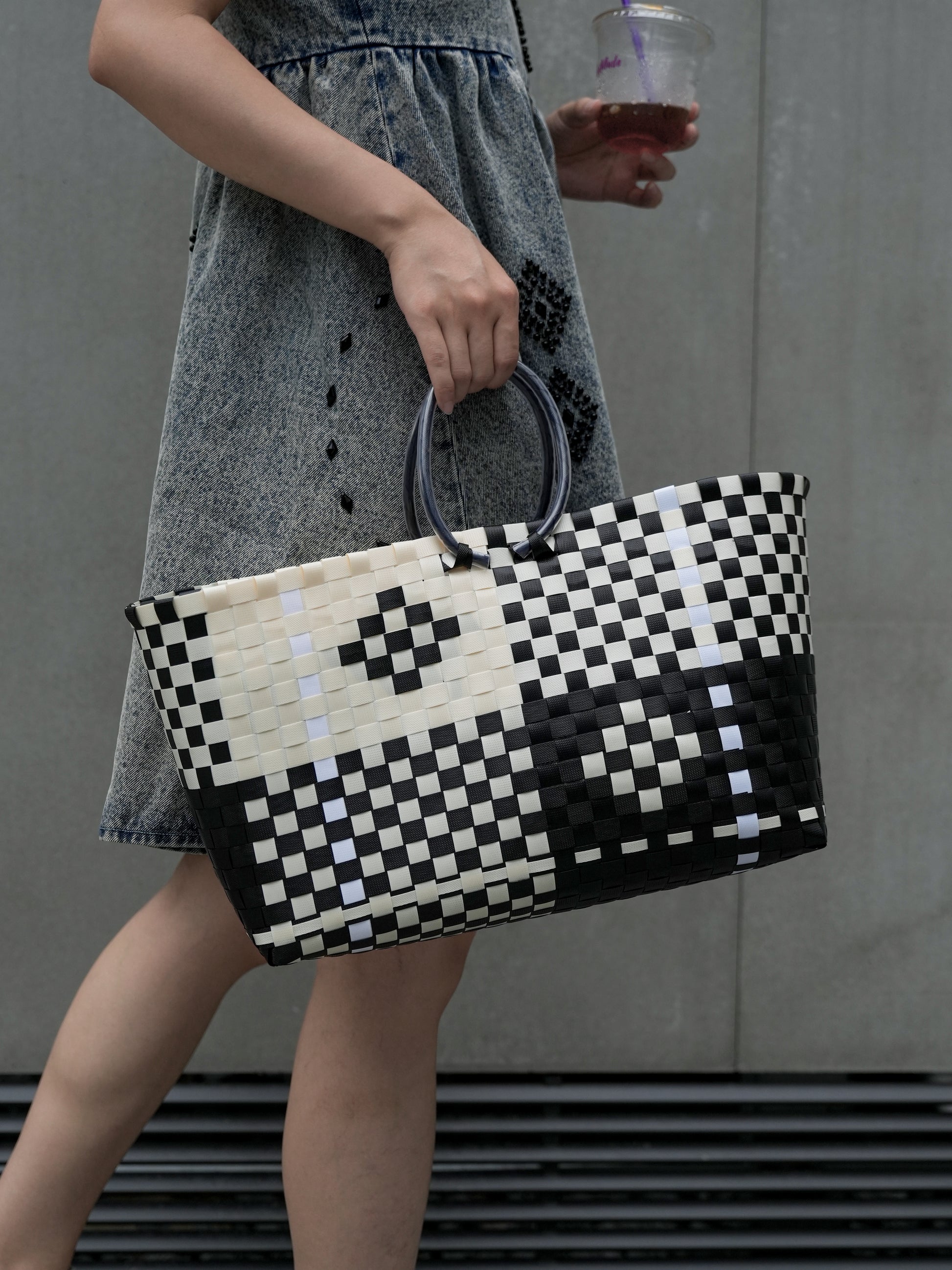 Handwoven Acrylic Tote Basket，Perfect for Market & Beach