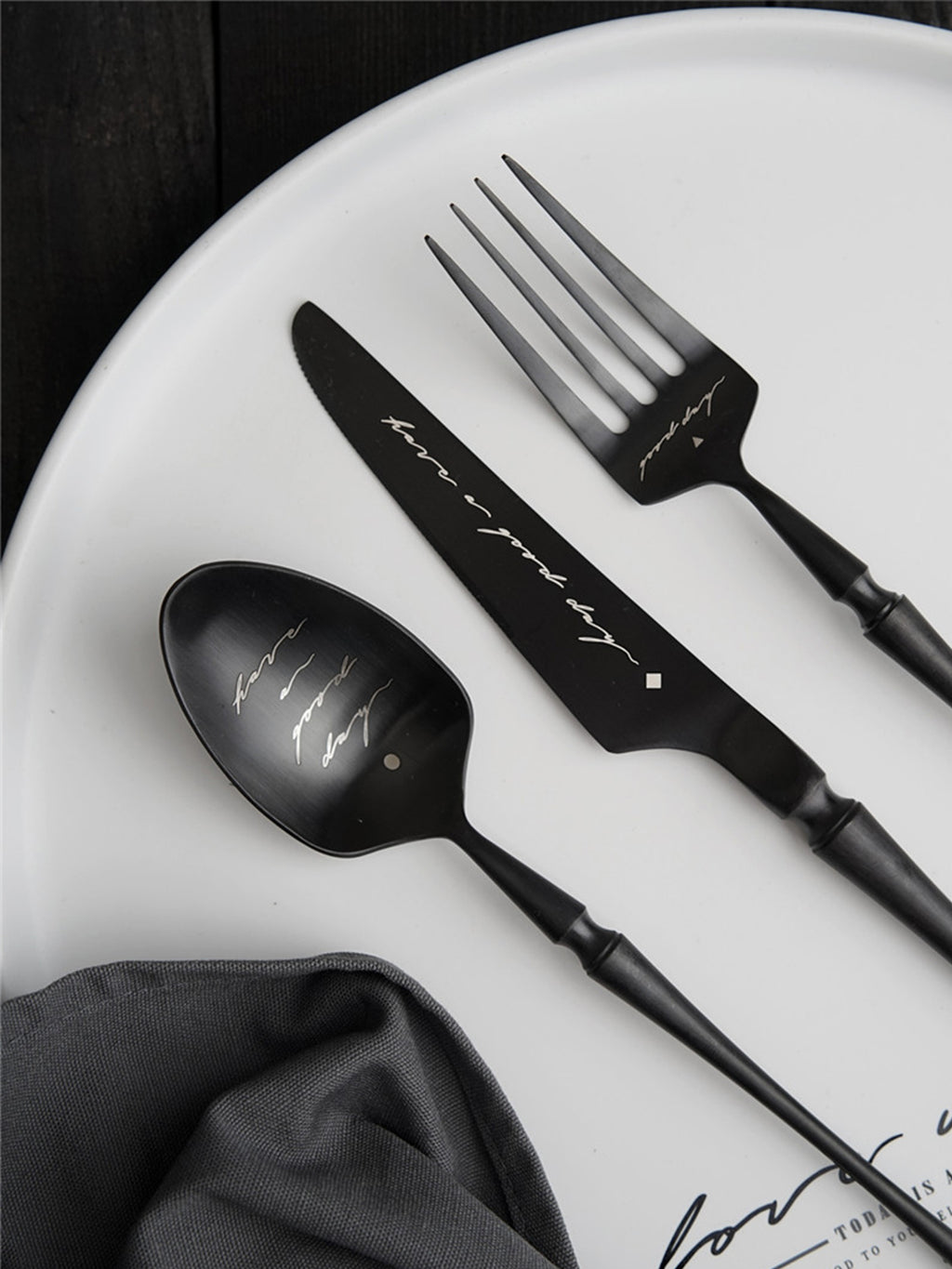 Unique & Beautiful Flatware Set Black Utensils Service For 5 with Dessert Fork,Dessert Spoon, Knife, Spoon, Dinner Fork，Stainless Steel Flatware, 5 Piece Place Setting