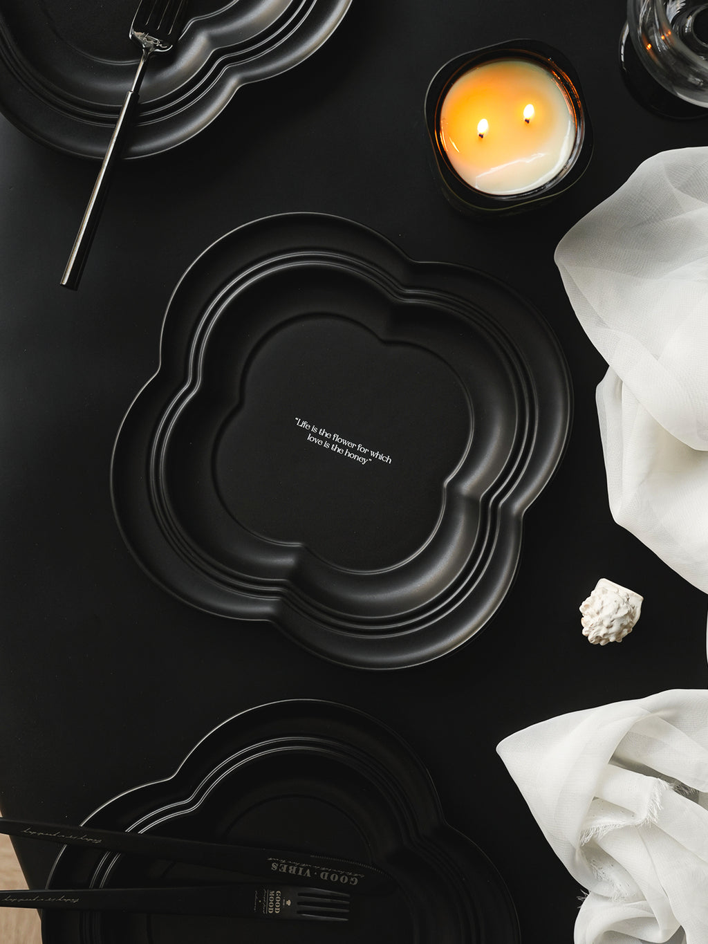 9" Dinner Plates, Premium Glossy Black Ceramic. Suitable for dessert, salad, appetizer, small lunch, breakfast, steak. Dishwasher and microwave safe. Ideal for Michelin-level presentation.