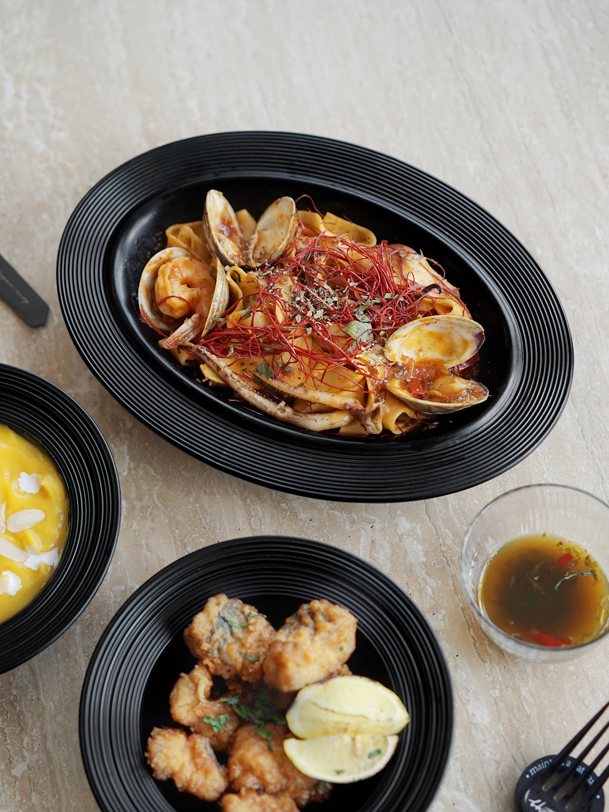 10.4" Oval Ceramic Plates with Relief Patterns, for Cereal, Soup, Rice, Pasta, Salad, Oatmeal,Breakfas,Stylish Matte Black Ceramic Plates, Dishwasher and Microwave Safe