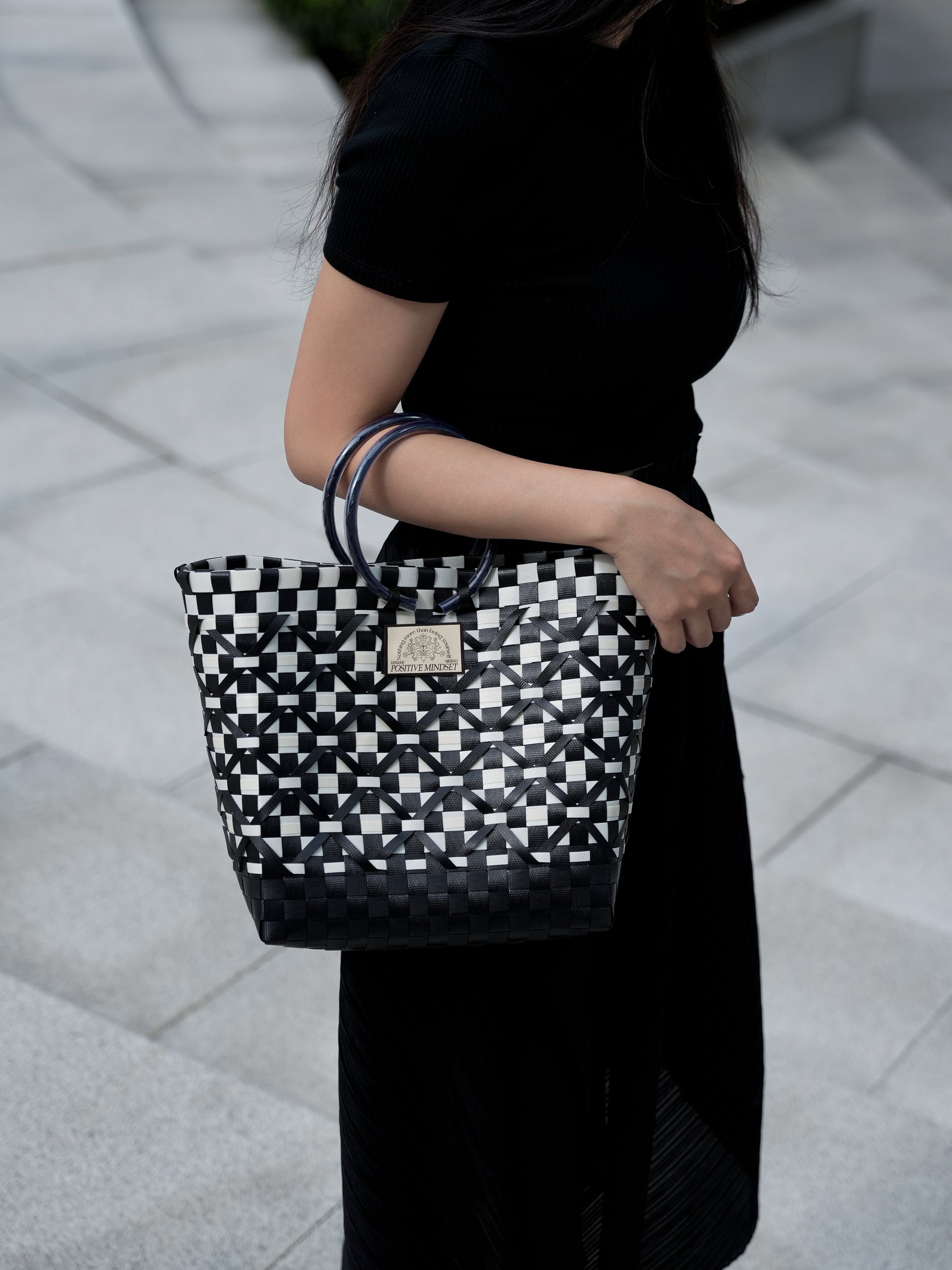 Handwoven Acrylic Tote Basket，Perfect for Market & Beach
