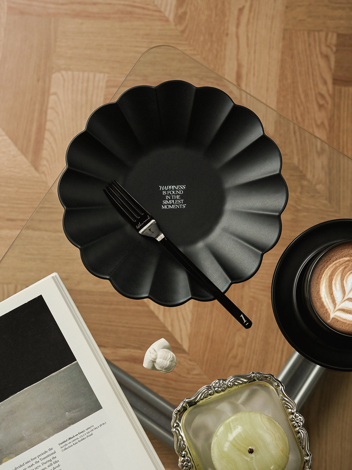 9.2" Dinner Plates, Premium Glossy Black Ceramic. Suitable for dessert, salad, breakfast, pasta, and main courses. Dishwasher and microwave safe.Ideal for Michelin-level presentation.