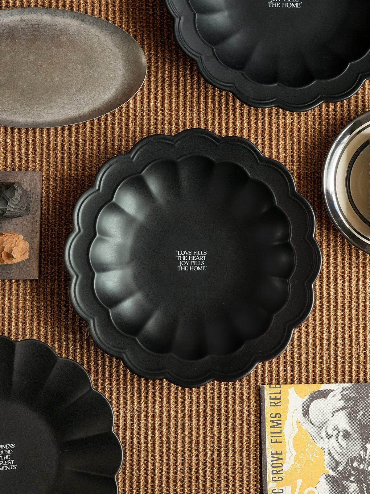 9.6" Dinner Plates, Premium Glossy Black Ceramic. Suitable for dessert, salad, breakfast, pasta, and main courses. Dishwasher and microwave safe.Ideal for Michelin-level presentation.