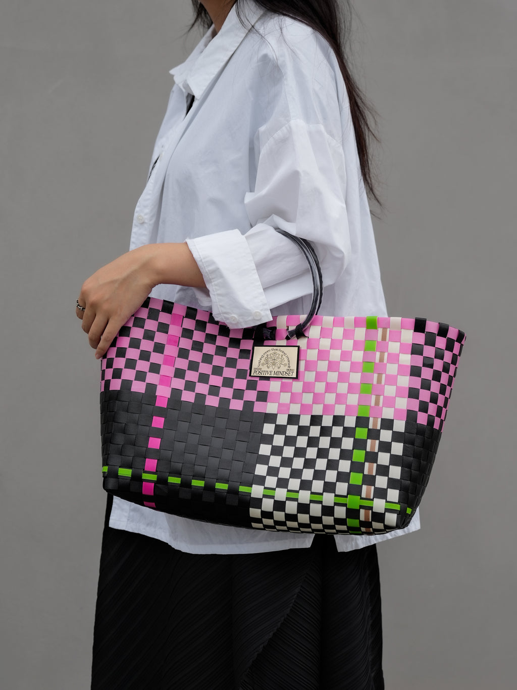 Handwoven Acrylic Tote Basket，Perfect for Market & Beach