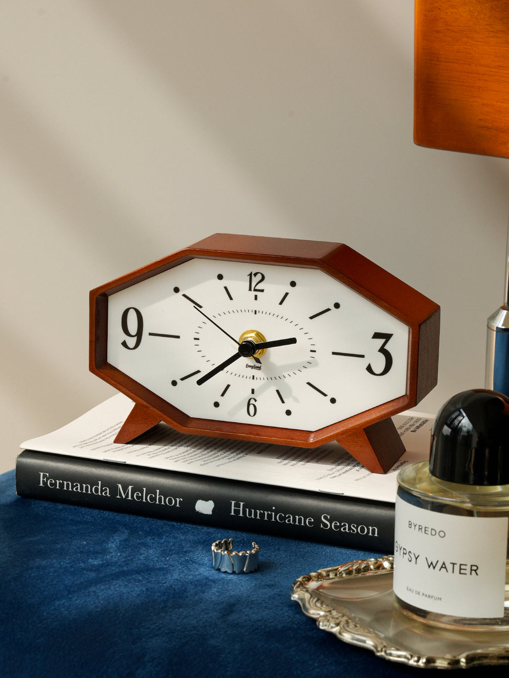 Retro Solid Wood Desktop Clock Vintage-Style Decorative Item for Home Decor