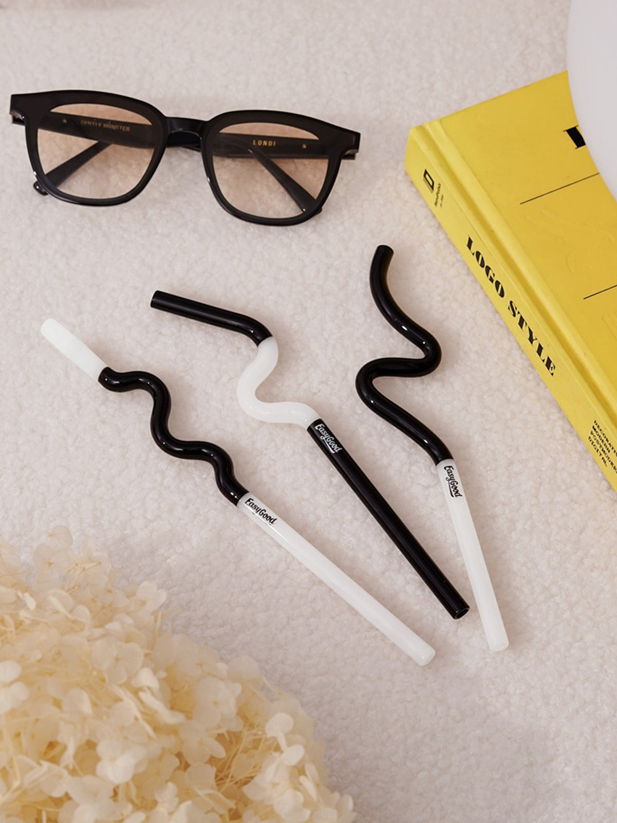 Reusable Bent Glass Straw, High Borosilicate Glass Straw for Adults and Kids, Suitable for Smoothies, Milk, Water, Juice, and Coffee