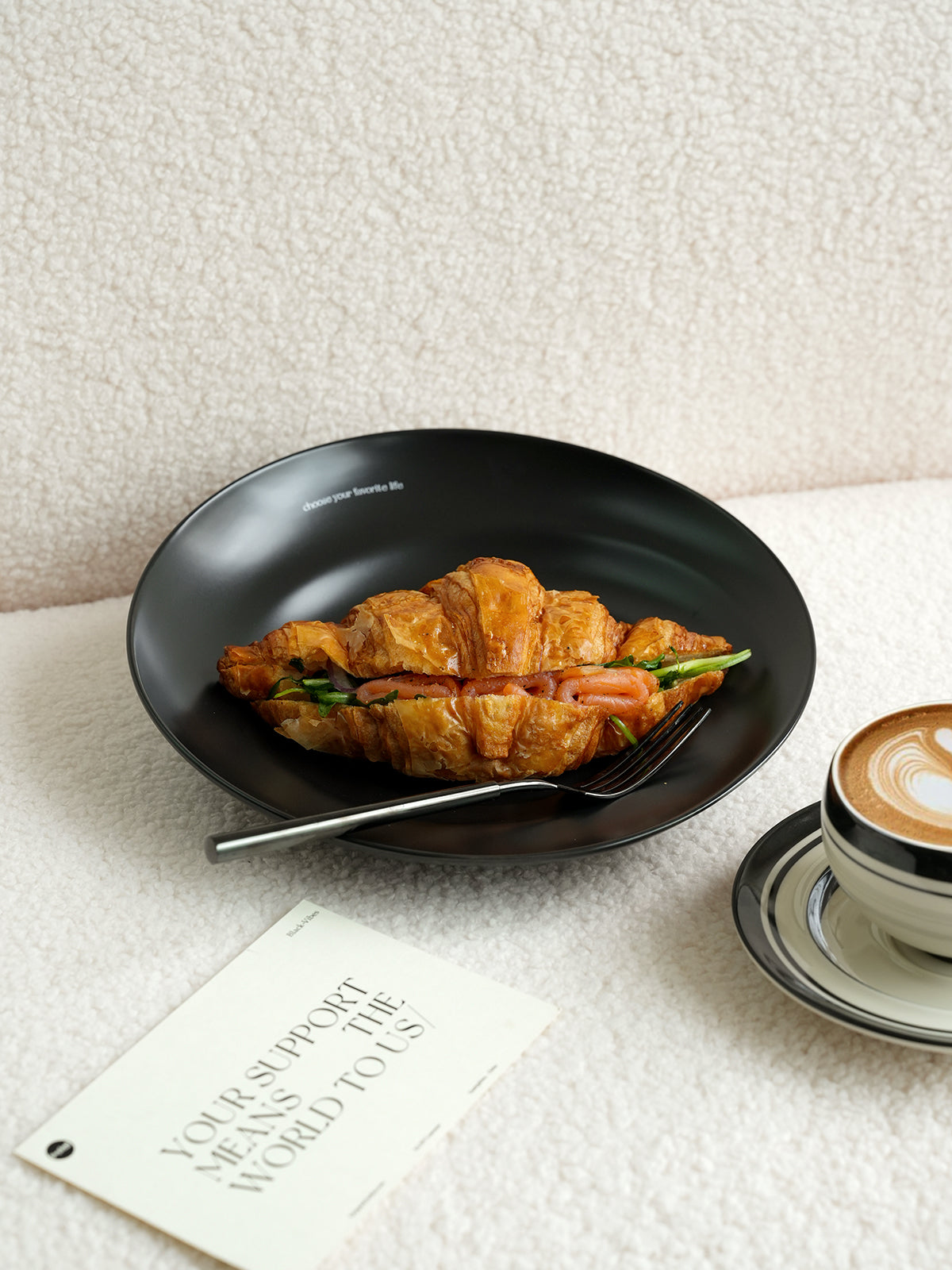 10" Dinner Plates, Premium Glossy Black Ceramic. Suitable for dessert, salad, breakfast, pasta, and main courses. Dishwasher and microwave safe.Ideal for Michelin-level presentation.
