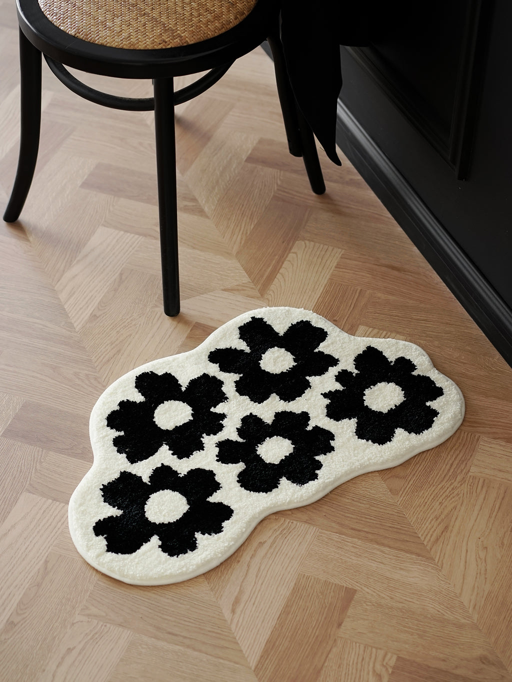 Soft & Comfy Moonlight Shape Tufted Carpet: Plush Fluffy Rug for Aesthetic Home Decor in Living Room & Bedroom