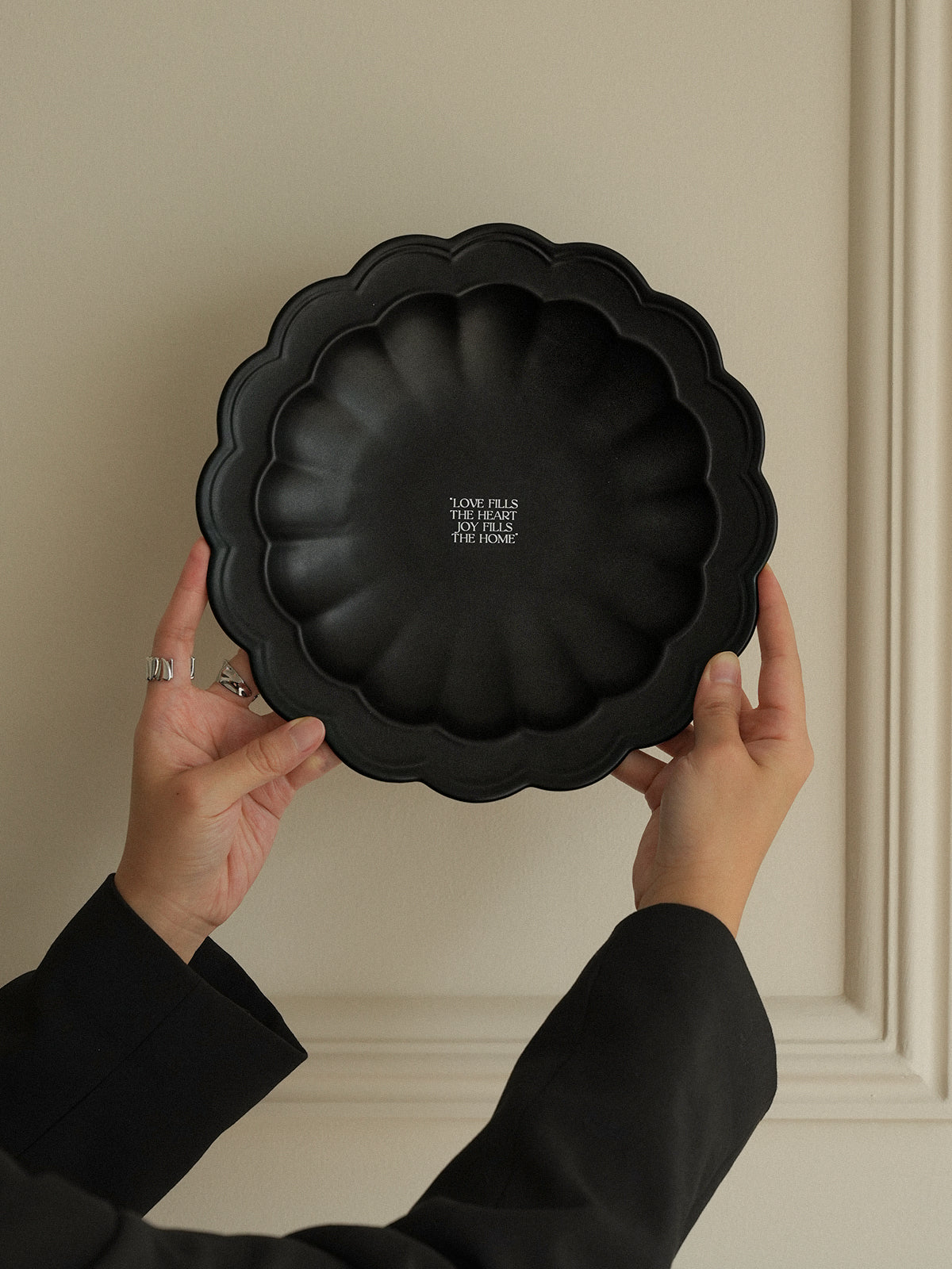 9.6" Dinner Plates, Premium Glossy Black Ceramic. Suitable for dessert, salad, breakfast, pasta, and main courses. Dishwasher and microwave safe.Ideal for Michelin-level presentation.