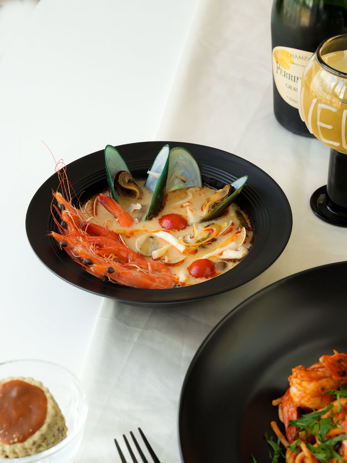 8" Pasta Bowl, Premium Glossy Black Ceramic. Suitable for dessert, salad, breakfast, cereal, and soup. Dishwasher and microwave safe.Ideal for Michelin-level presentation.