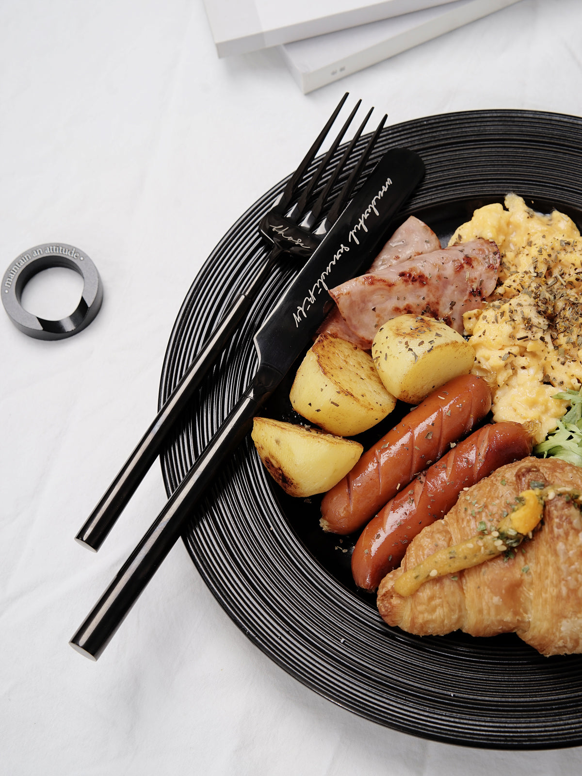Premium & Unique Flatware Set - Black Polished Stainless Steel Utensils Service For 3, with Dinner Knife, Dinner Spoon, Dinner Fork, 3 Piece Place Setting