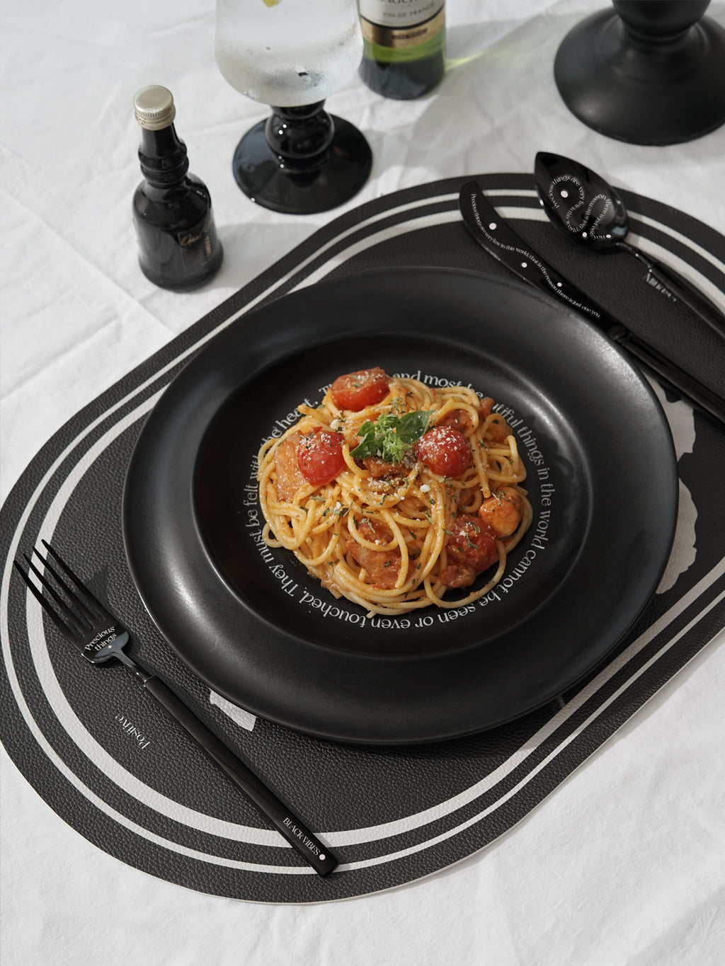 10" Dinner Plates, Premium Glossy Black Ceramic. Suitable for dessert, salad, appetizer, small lunch, breakfast, steak. Dishwasher and microwave safe. Ideal for Michelin-level presentation.