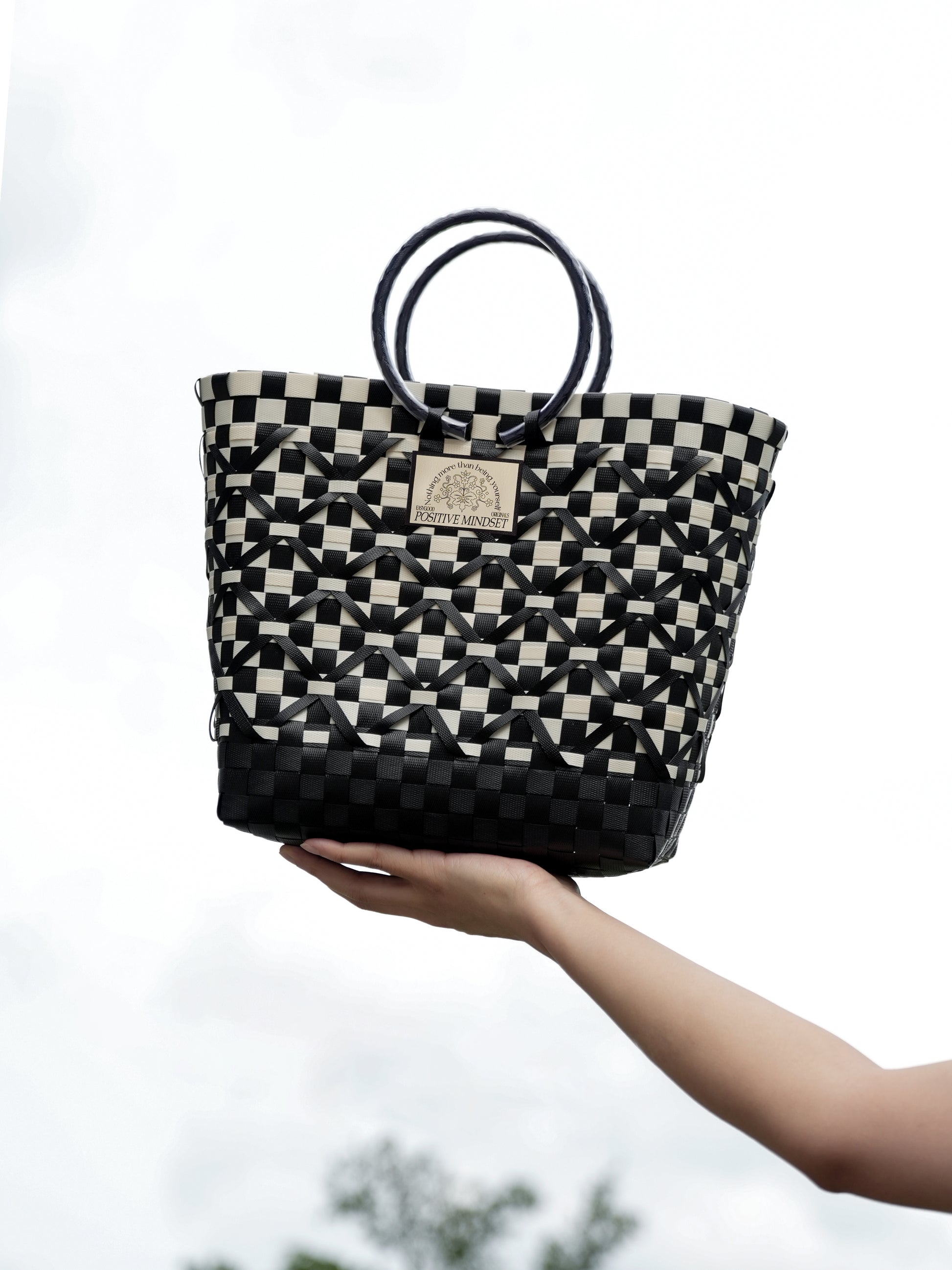 Handwoven Acrylic Tote Basket，Perfect for Market & Beach