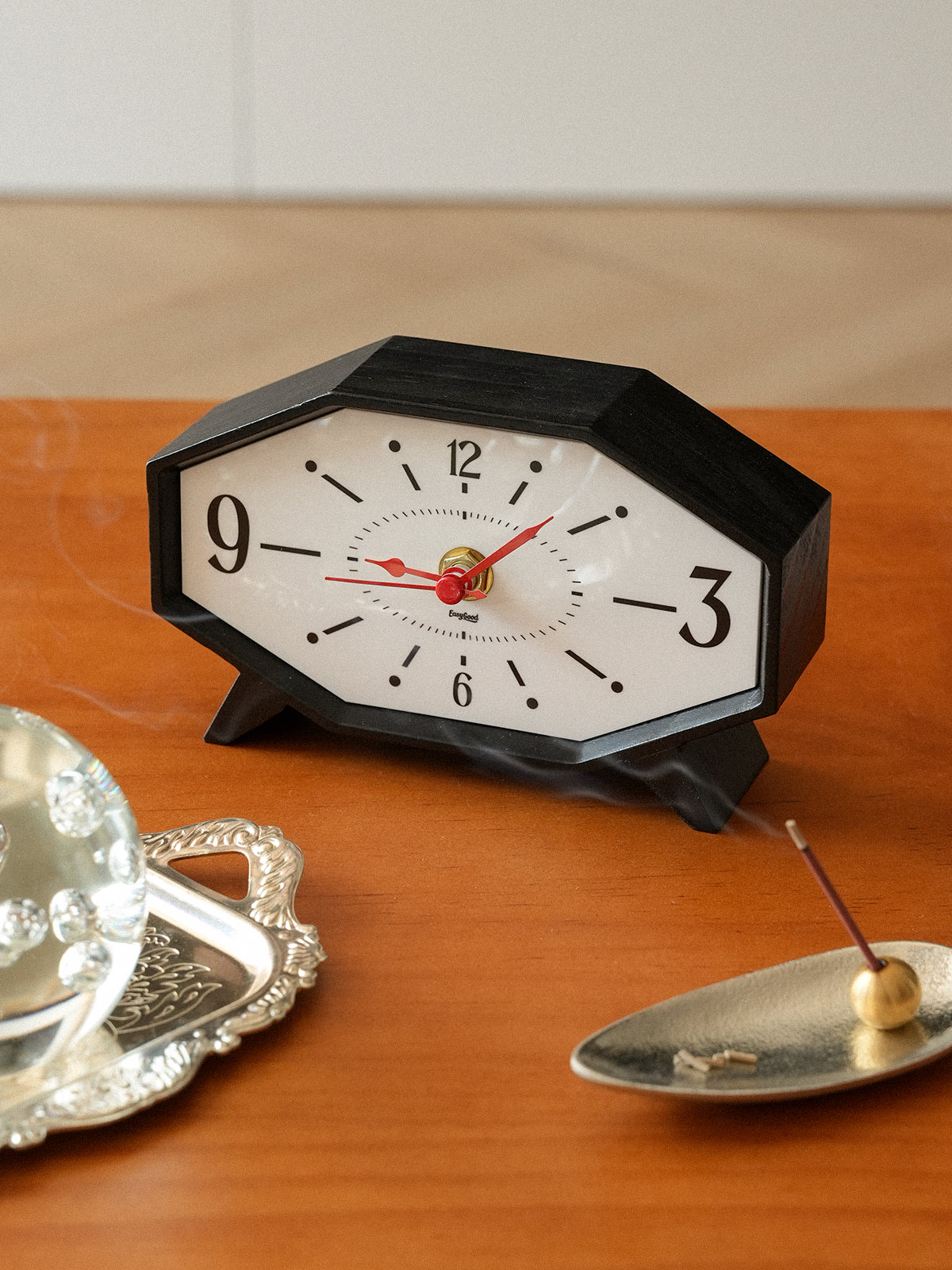 Retro Solid Wood Desktop Clock Vintage-Style Decorative Item for Home Decor