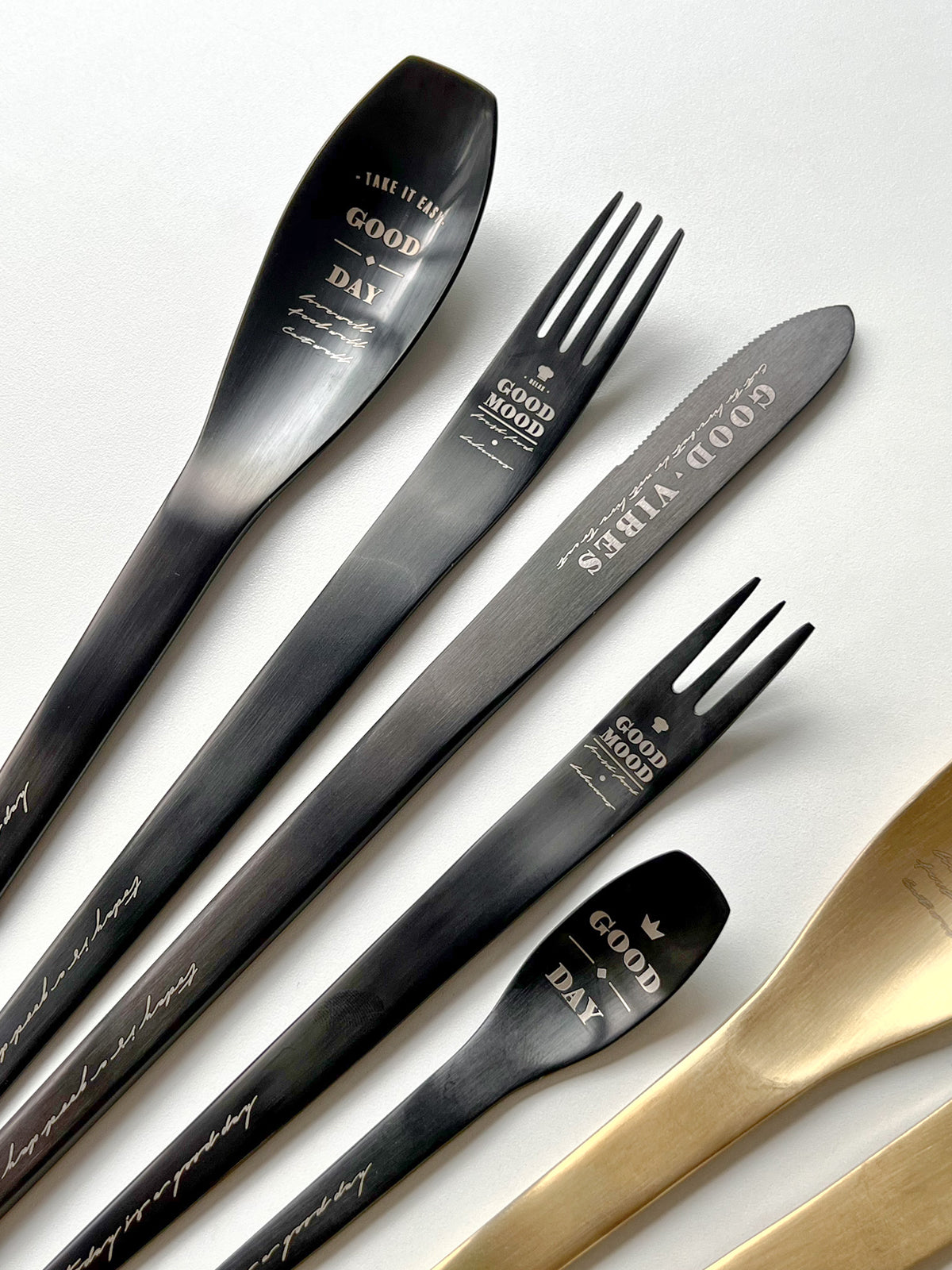 Vintage & Beautiful Flatware Set Black Utensils Service For 5 with Dessert Fork,Dessert Spoon, Knife, Spoon, Dinner Fork，Stainless Steel Flatware, 5 Piece Place Setting