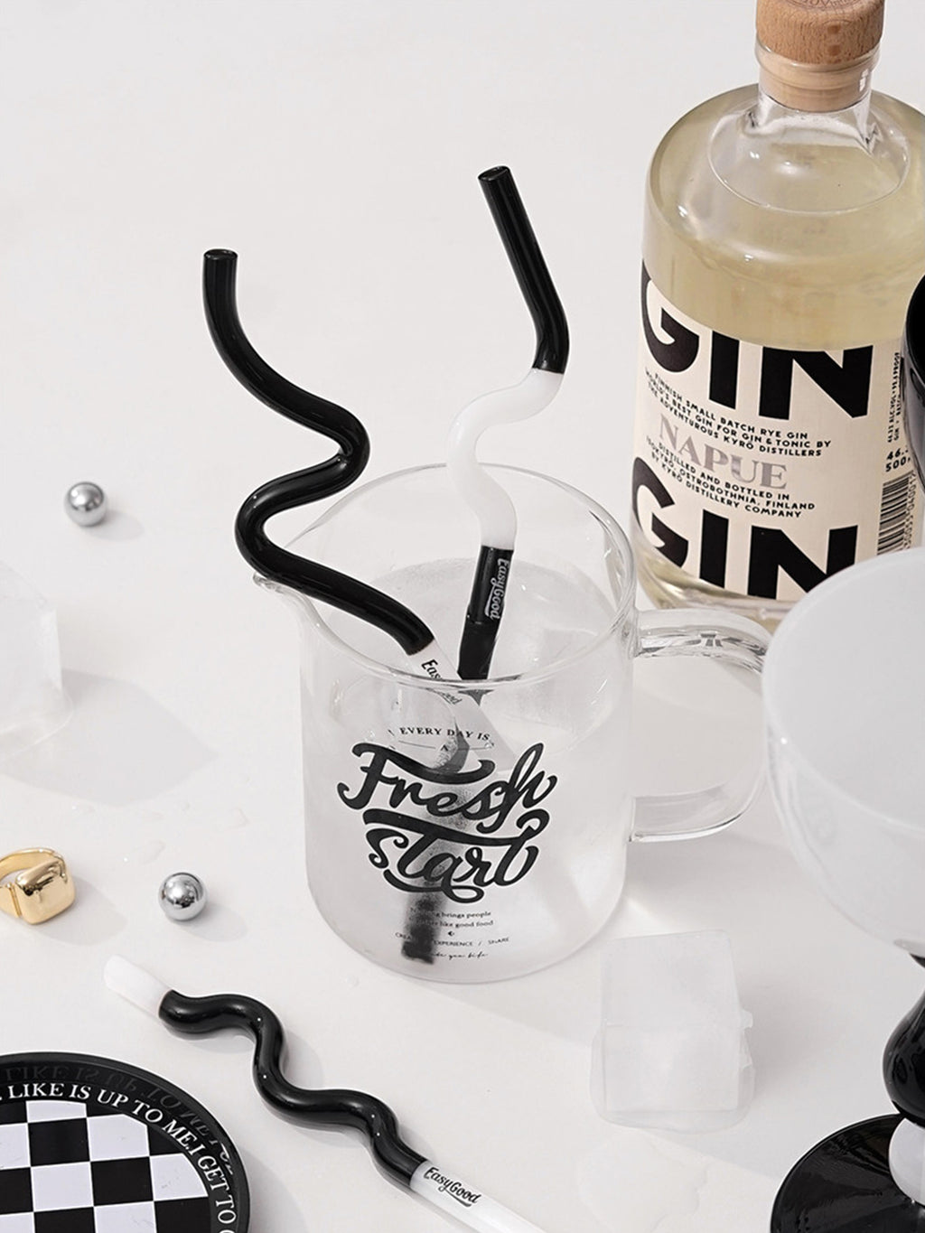 Reusable Bent Glass Straw, High Borosilicate Glass Straw for Adults and Kids, Suitable for Smoothies, Milk, Water, Juice, and Coffee