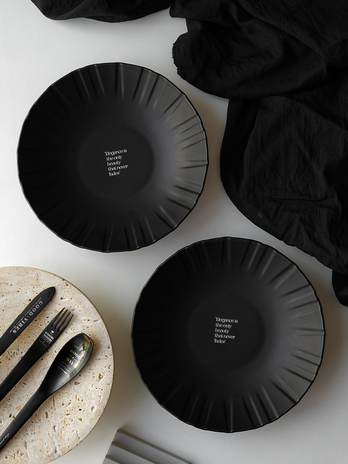 9.2" Dinner Plates, Premium Glossy Black Ceramic. Suitable for dessert, salad, breakfast, pasta, and main courses. Dishwasher and microwave safe.Ideal for Michelin-level presentation.