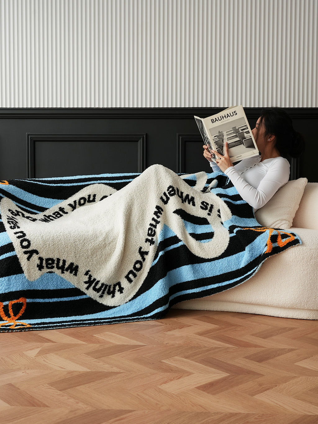 Cute Throw Blanket: Super Soft & Fluffy Polyester with Geometric Pattern – Perfect for Couch, Bed & Sofa