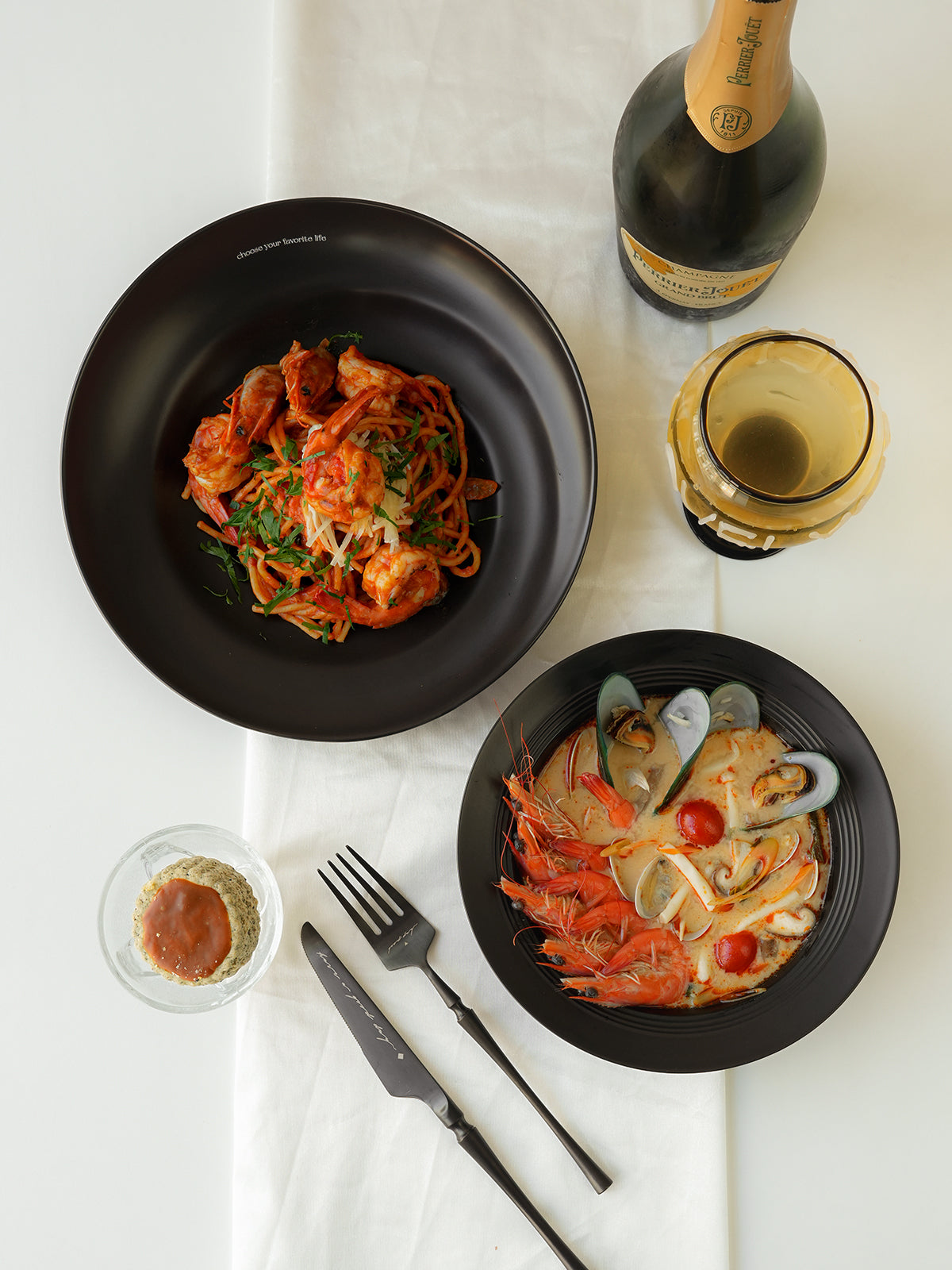 8" Pasta Bowl, Premium Glossy Black Ceramic. Suitable for dessert, salad, breakfast, cereal, and soup. Dishwasher and microwave safe.Ideal for Michelin-level presentation.