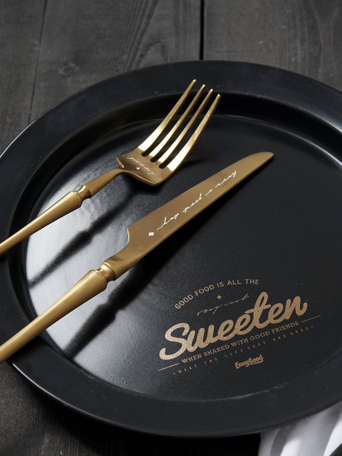 Unique & Beautiful Flatware Set Black Utensils Service For 5 with Dessert Fork,Dessert Spoon, Knife, Spoon, Dinner Fork，Stainless Steel Flatware, 5 Piece Place Setting