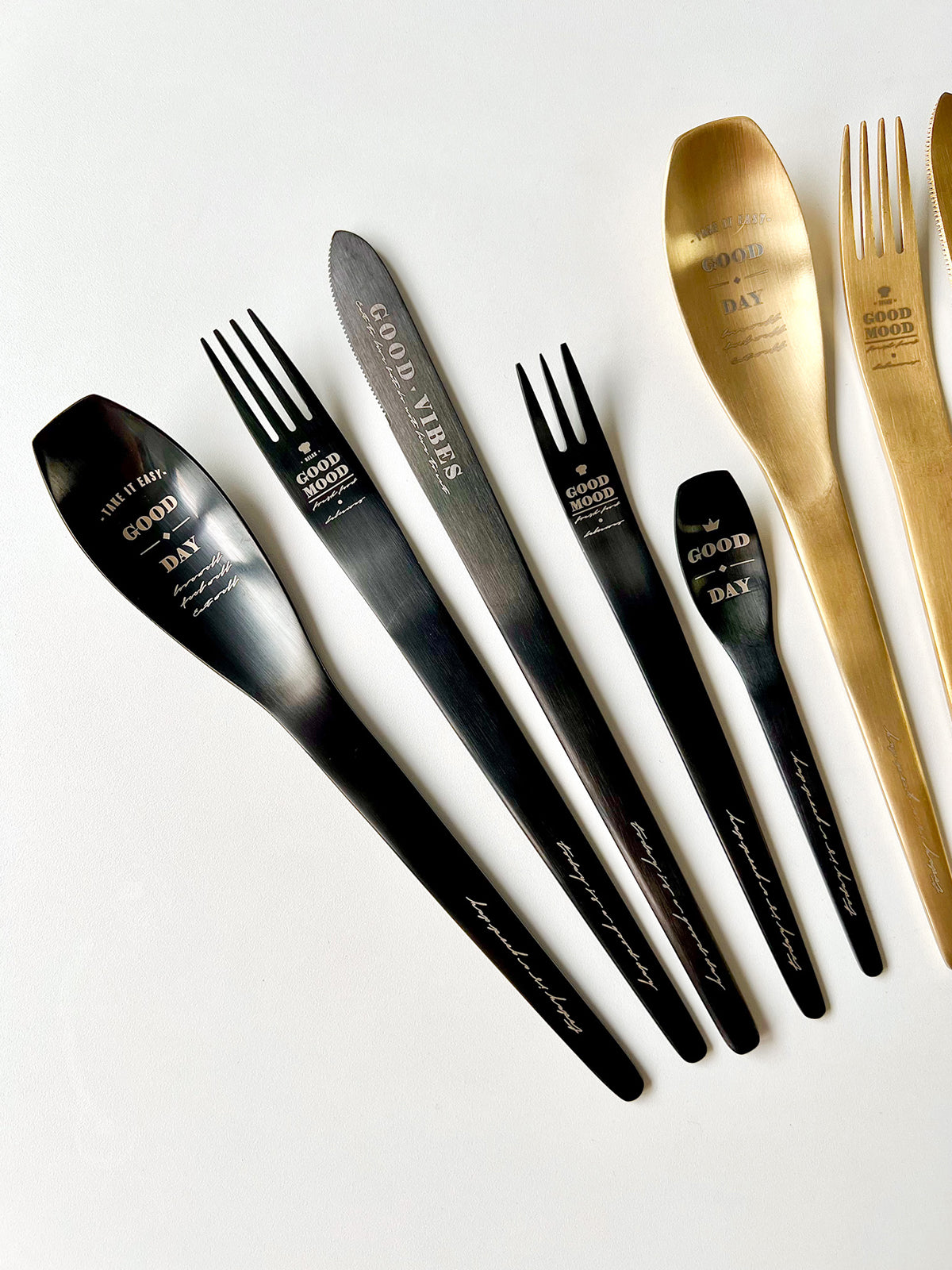 Vintage & Beautiful Flatware Set Black Utensils Service For 5 with Dessert Fork,Dessert Spoon, Knife, Spoon, Dinner Fork，Stainless Steel Flatware, 5 Piece Place Setting