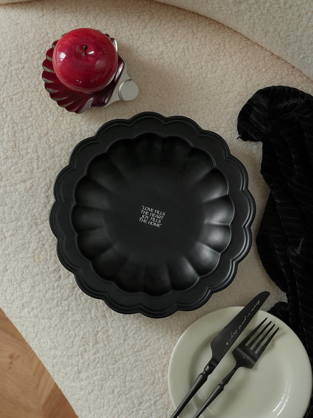 9.6" Dinner Plates, Premium Glossy Black Ceramic. Suitable for dessert, salad, breakfast, pasta, and main courses. Dishwasher and microwave safe.Ideal for Michelin-level presentation.