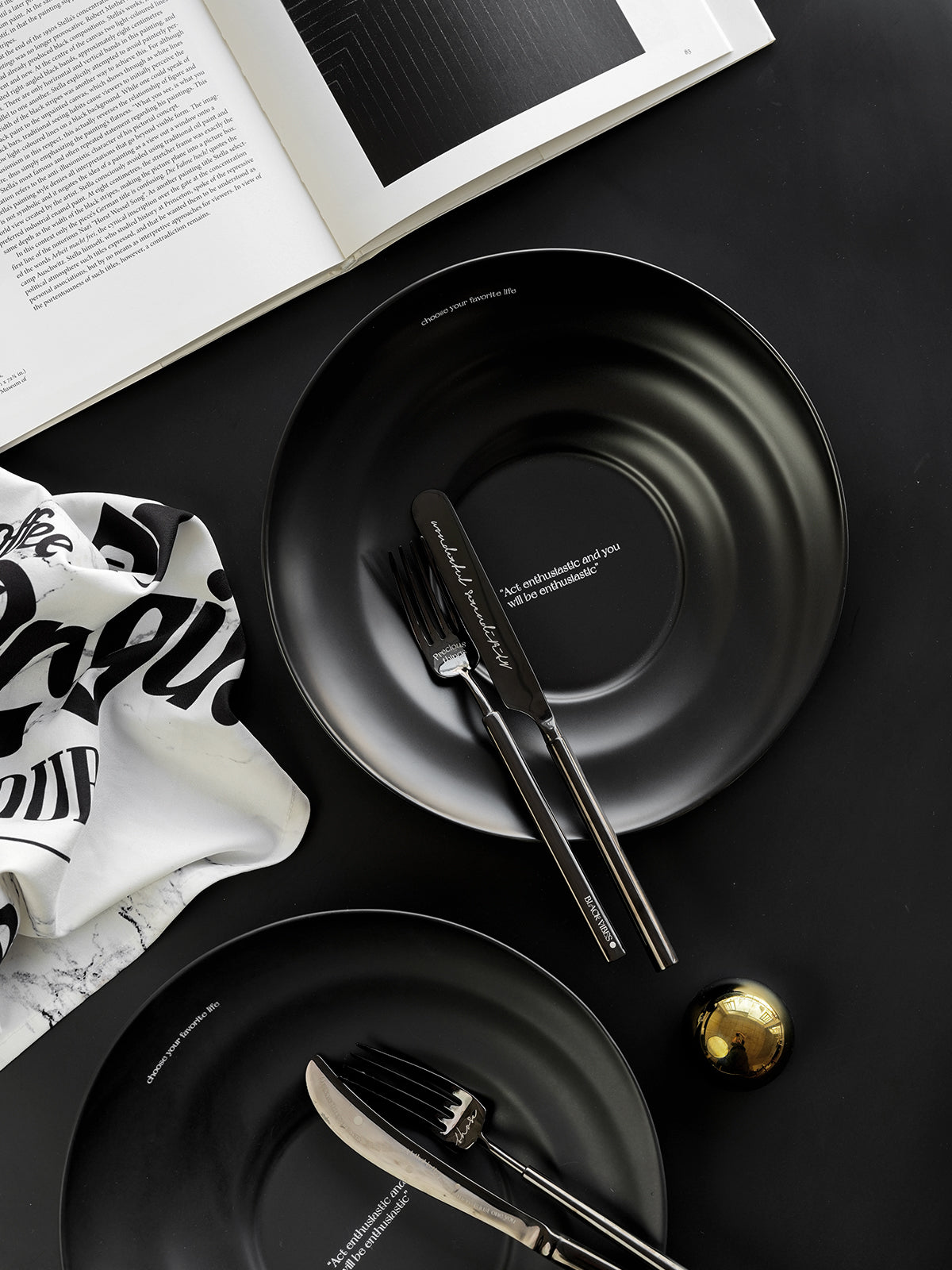 10" Dinner Plates, Premium Glossy Black Ceramic. Suitable for dessert, salad, breakfast, pasta, and main courses. Dishwasher and microwave safe.Ideal for Michelin-level presentation.