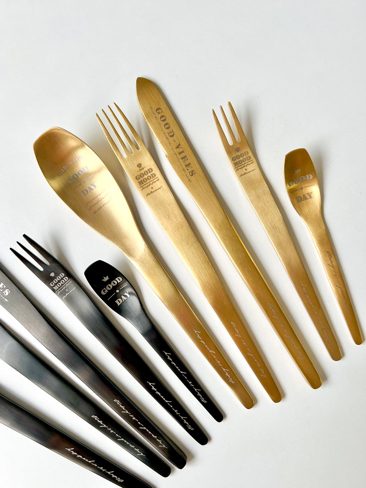 Vintage & Beautiful Flatware Set Black Utensils Service For 5 with Dessert Fork,Dessert Spoon, Knife, Spoon, Dinner Fork，Stainless Steel Flatware, 5 Piece Place Setting
